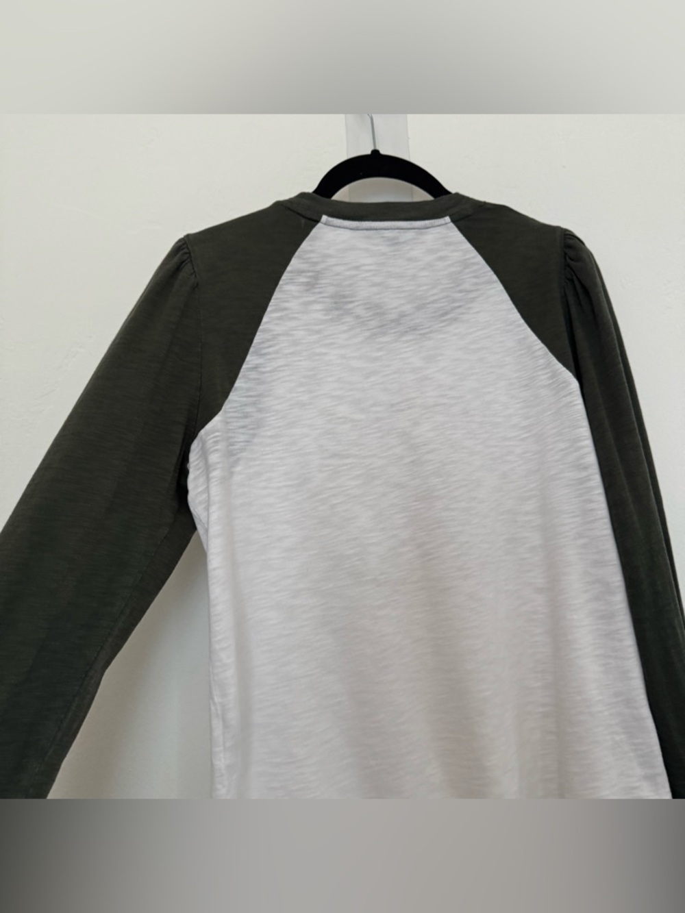 Veronica Beard Mason Logo Raglan Baseball Tee Crest Green White *FLAW* - Picture 10 of 13